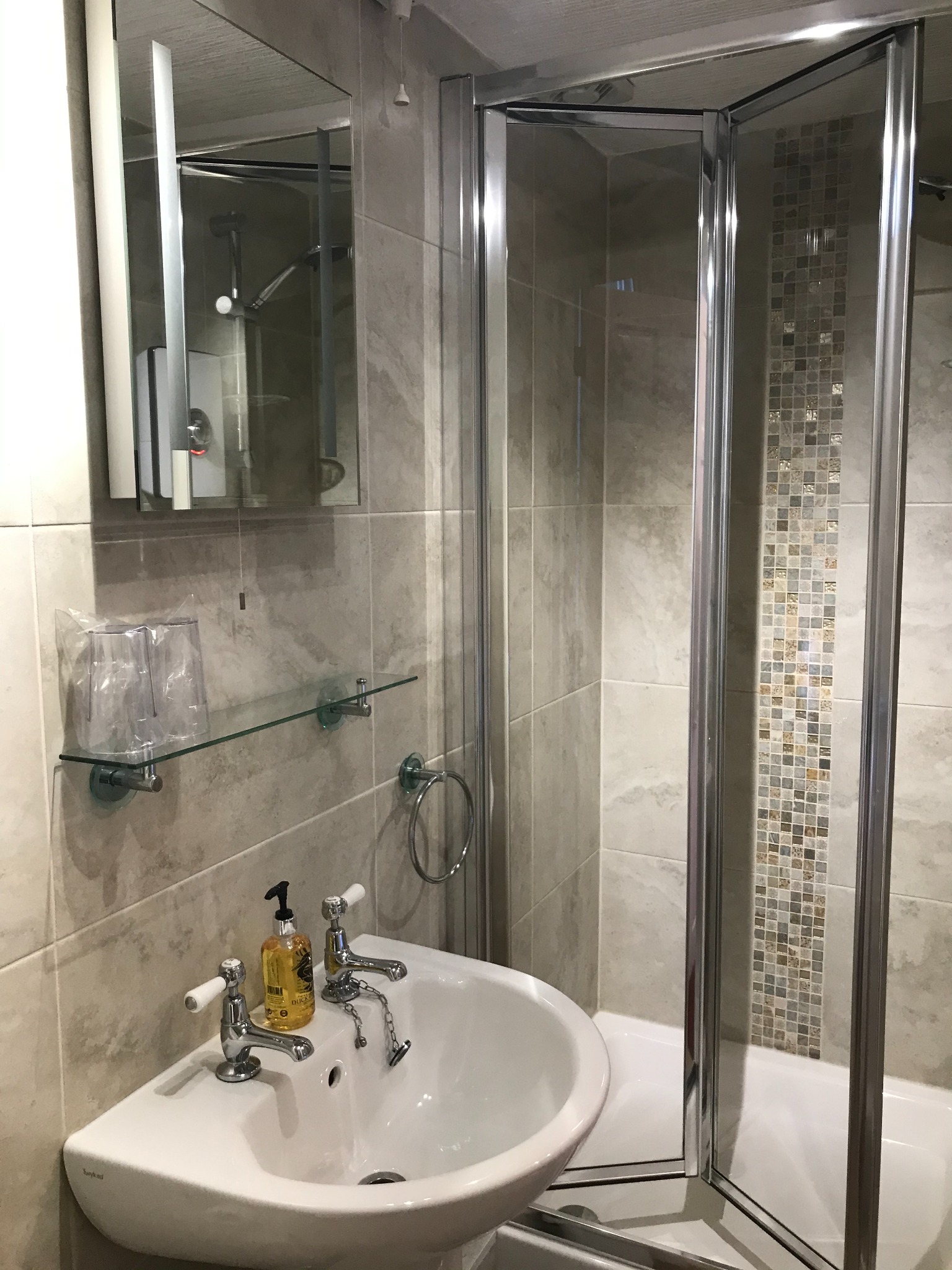 Glendale en-suite with glass shower enclosure