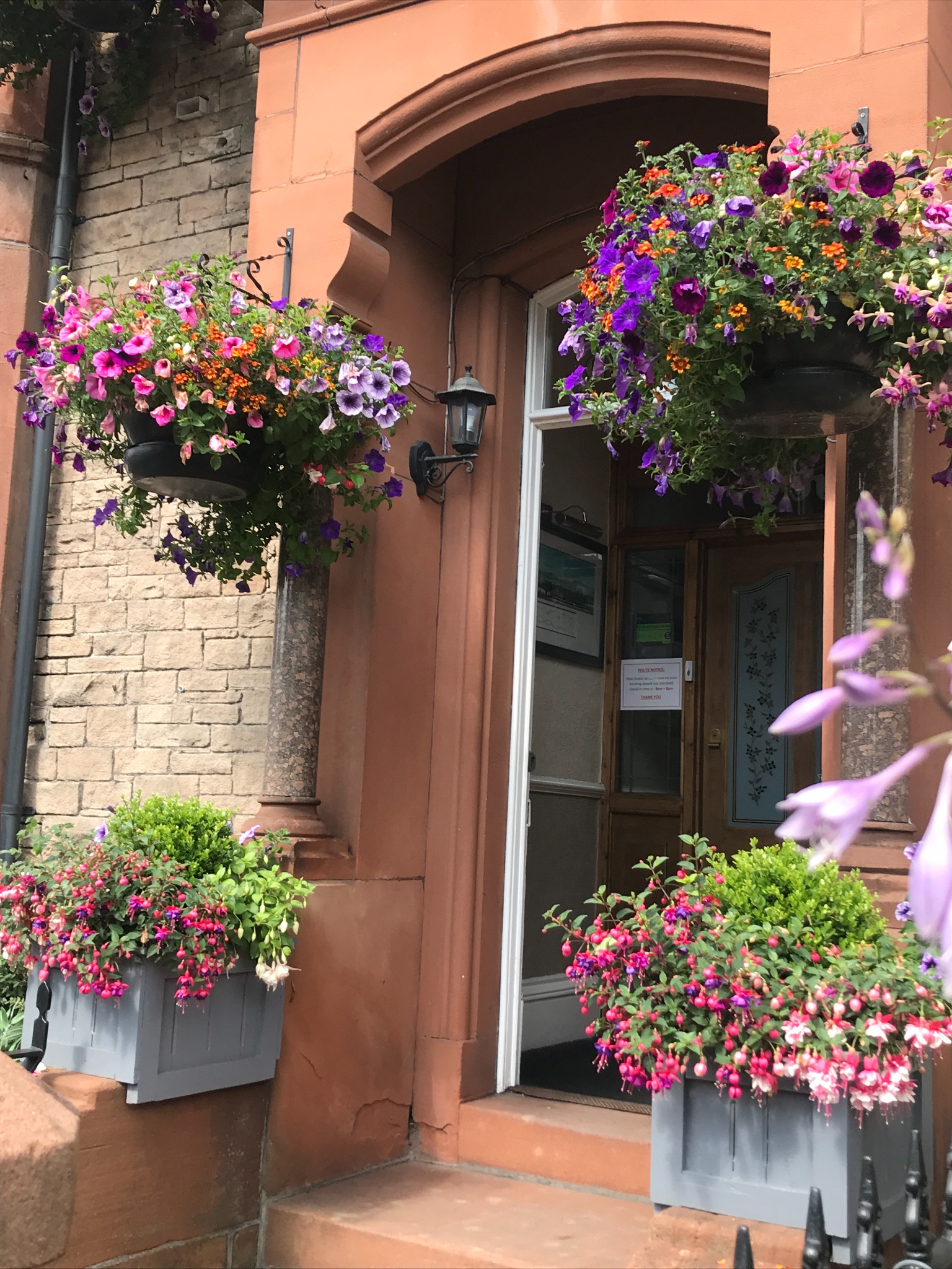 Flower-filled entrance to Glendale Guesthouse in Penrith